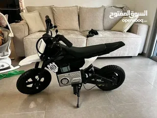  6 متور شيتح 24V هيكل معدني بجودة عالية ومتانة ممتازة 2 ماتور لقوة وأداء أعلى  عجلات هواء