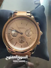  1 ساعه DKNY معدني برونز بحاله الجديده للبيع