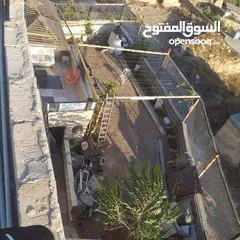  14 بيت طابقين ومخازن بابين في إربد قرية حبكا