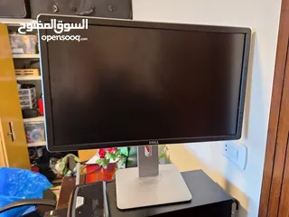  1 شاشة "Dell 23 inch  مع مداخل usb مع قاعدة متحركة.بحالة الوكالة