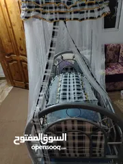  1 سرير  بيبي+ هزاز +كرسي طعام البيع مفرق أو كامل الأسعار بالوصف لكل قطعة
