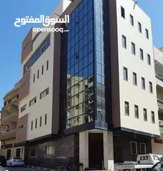  8 مبنى خدمي للبيع مكانه شارع الصريم يتكون المبني من 5طوابق