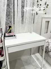  3 مكتب ايكيا مستعمل يوجد فيه خدوشات للبيع بسعر جيد  سعر الشراء  44 دينار اردني و سعر البيع 15