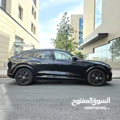  12 Mustang Mach-e كاليفورنيا 2022 بطارية كبيرة تقطع بالشحنة 500كم