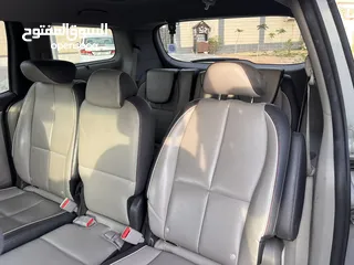  6 Kia sedona 2017  excellent condition