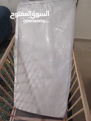  4 تخت بيبي ايكيا خشب للبيع بحالة الوكالة