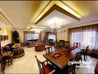  2 طقم كنب مع الطاولات وغرفه سفره