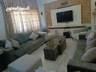  14 كنب تفصيل 8 مقاعد مريح جداً ولونه رائع وبحالة الوكالة