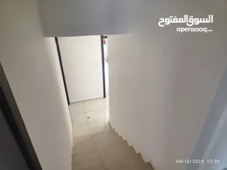  10 بيت مستقل في اسكان ابو نصير حاره 3 بجانب المدارس والخدمات نظام 3 طوابق للايجار