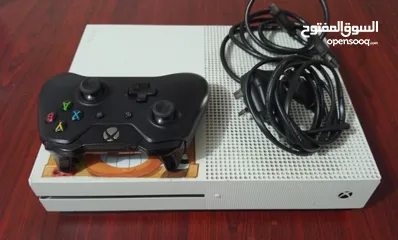  1 XBOX ONE S حالته ممتازه