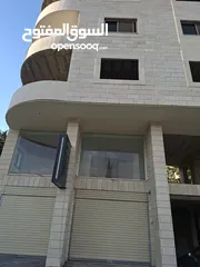  1 محل له بابين للبيع بسعر مغري