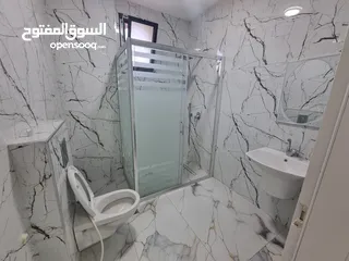  11 شقق ومخازن للاجار
