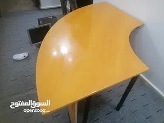  4 مكتب خشب أصلي للبيع بحالة ممتازة