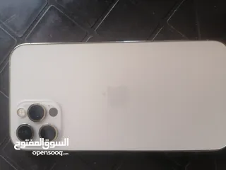  1 ايفون 12 برو باللون الذهبي