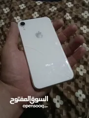  2 ايفون اكس ار مكسورة شاشة شغالة  عليه رمز وايكلاود