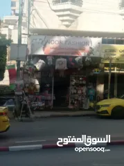  3 محل تجاري للبيع بالخلو بسعر مغري