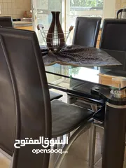  6 غرفه جلوس  جلد وقماش اللون بني وطاوله سفره جلد  وزجاج