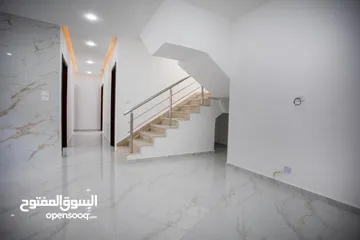  5 شقة للبيع بسعر محروووق طابق ثالث مع روف دوبلكس  مساحة 190م مع ترس 100 م