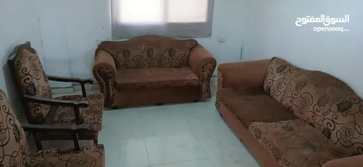  3 كنب للبيع مع طاولاتو