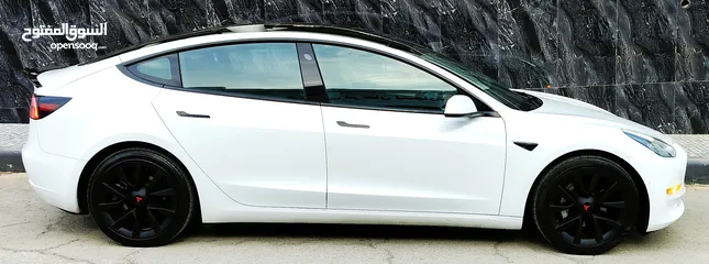  26 تيسلا 2022 model 3 فحص كامل 4 جـــيـــد بدون ملاحظات بودي (كرت ابيض) بحالة الوكالة بسعر لقطة ومحرووق