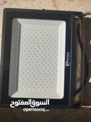  1 كشاف ليد 200 واط مع حساس للاضائة