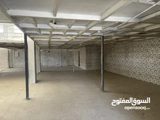  4 مخازن ومستودعات وأرض مصورة للإيجار بمساحات مختلفة