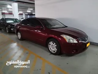  2 Nissan Altima 2010 very clean