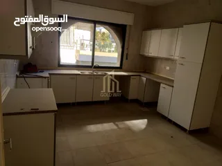  5 في أجمل مناطق عبدون طابق أول 205م بتشطيبات راقية وسعر مميز / ref 9427