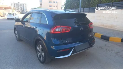  4 كيا نيرو 2017 فحص 2 جيد لون كحلي مميز بسعر مغري قابل للبدل
