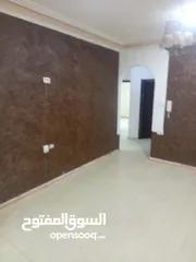  8 شقه 135متر الزرقاء طريق الاتستراد بالقرب من مرايا تبعد عن  الشارع الرئيسي 50 متر