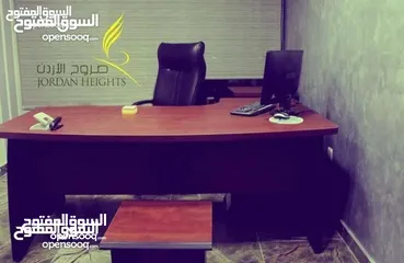  3 مكتب فاخر 40 م ( غرفة مدير عام مستقله بالكامل) حمام و مطبخ  مفروش بموقع حيوي