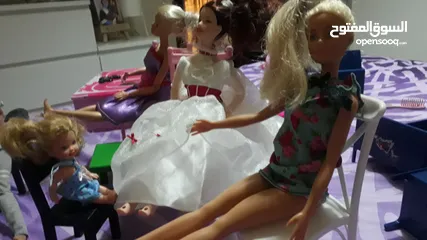  11 باربيات وملحقاتها بحاله جيده للبيع