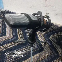  1 Microphone with audio cable in good condition (whatsapp only)