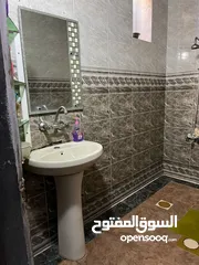 8 منزل عائلة مستقل طابق ثاني مدخل مشترك للبيع بسبب الرحيل مع عفش واثاث ومطبخ كامل
