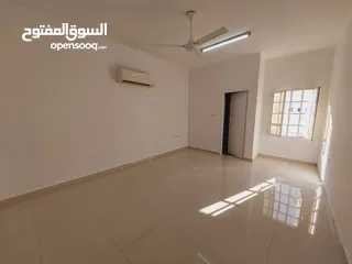  4 غرف نظيفه للشباب العمانين في الموالح الجنوبية على 100 ريال