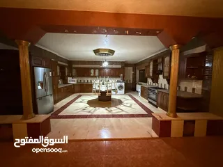  11 فيلا للبيع