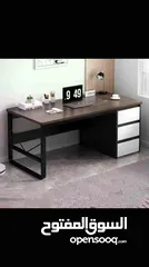  6 مكتب فاخر بتصميم عصري أنيق هيكل معدني أسود قوي يمنح المكتب ثبات وأناقة