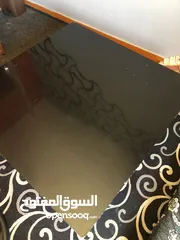  2 طاولة لون اسود  متحركة للبيع