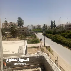  11 للبيع بناء مستقل محلات تجارية