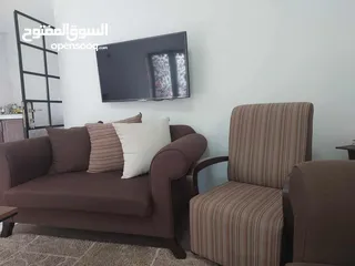  3 طقم كنب 9 مقاعد فخم بحالة ممتازة