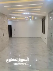  9 شقه فخمه 170م ثاني فني للبيع على شارع البترا بالقرب من اربد مول قراند مقابل بيت البن البرازيلي