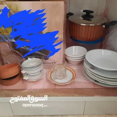  1 راس غاز كهرباء و طنجرة و شواية و مقالي و صحون و زبادي و متفرقات