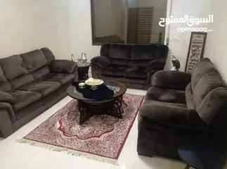  2 كنب دب امريكي لون بني وكورنر خمري  حالته ممتازه