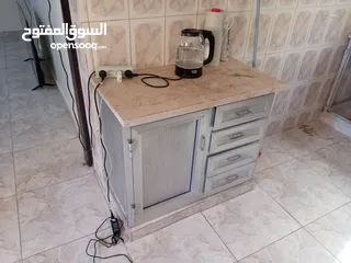  6 مطبخ المنيوم قديم و لكن بحالة جيده للبيع