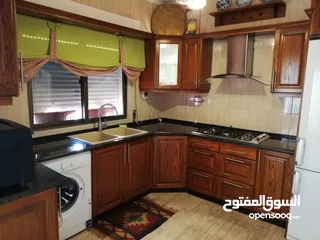  10 شقة فارغة - الجندويل - 2نوم - مطلة - قريبة من الخدمات العامة
