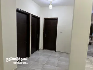  15 شقة طابقية طابق اول 3 غرف نوم 3 صالات 3 حمامات نظيفة جداً البناء 5 سنوات  الحي الشرقي قرب حديقة تونس
