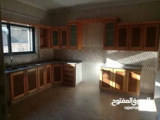  9 طابق مستقل من فيلا للايجار في ضاحية الرشيد مقابل فندق قصر الحرير