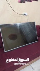  2 شاشه ال جي 50بوصه مستعمله شغاله ممتاز ما فيها اشي بس بدها اضاءه