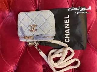 12 حقائب ديور، لويس فيتون، شانيل، جوتشي، بربري