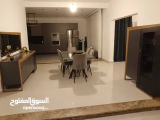  5 بوفى و صفرة اكل